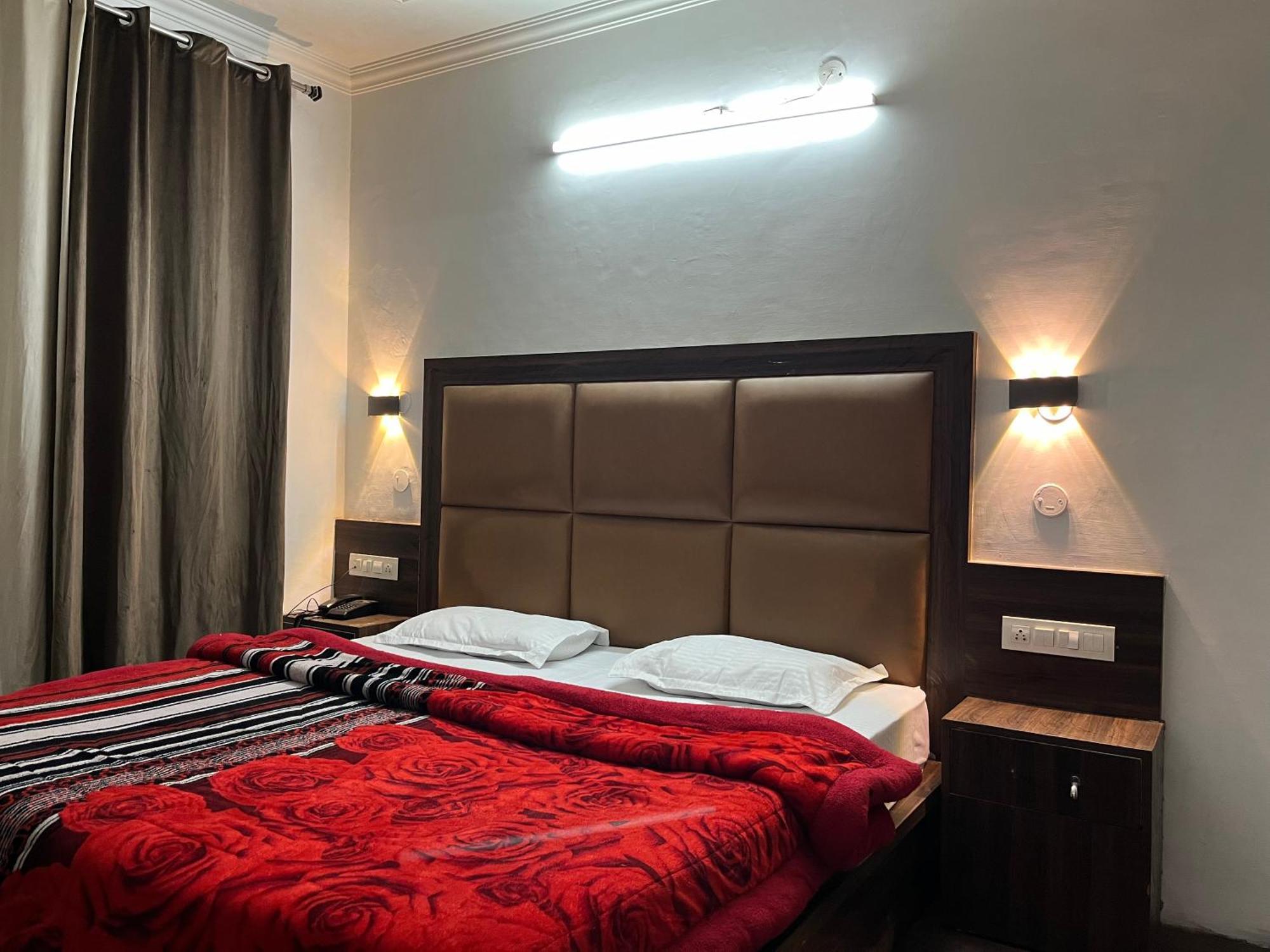 Hotel Premier Mall Road Manali Exterior foto